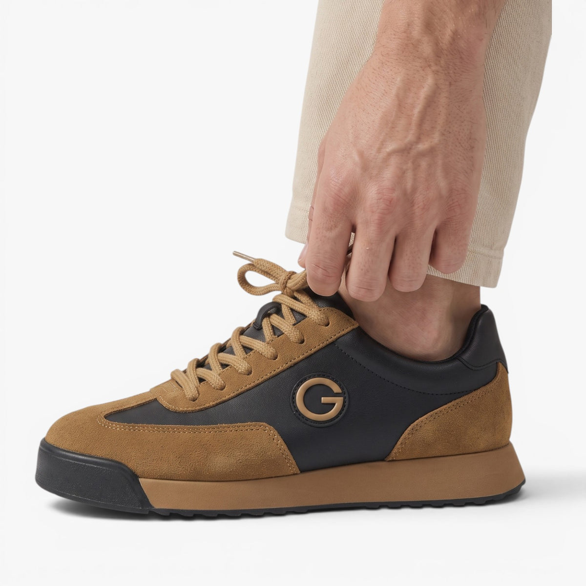 Old Fortune | Herren-Sneaker mit kontrastierenden Paneelen und Schnürung
